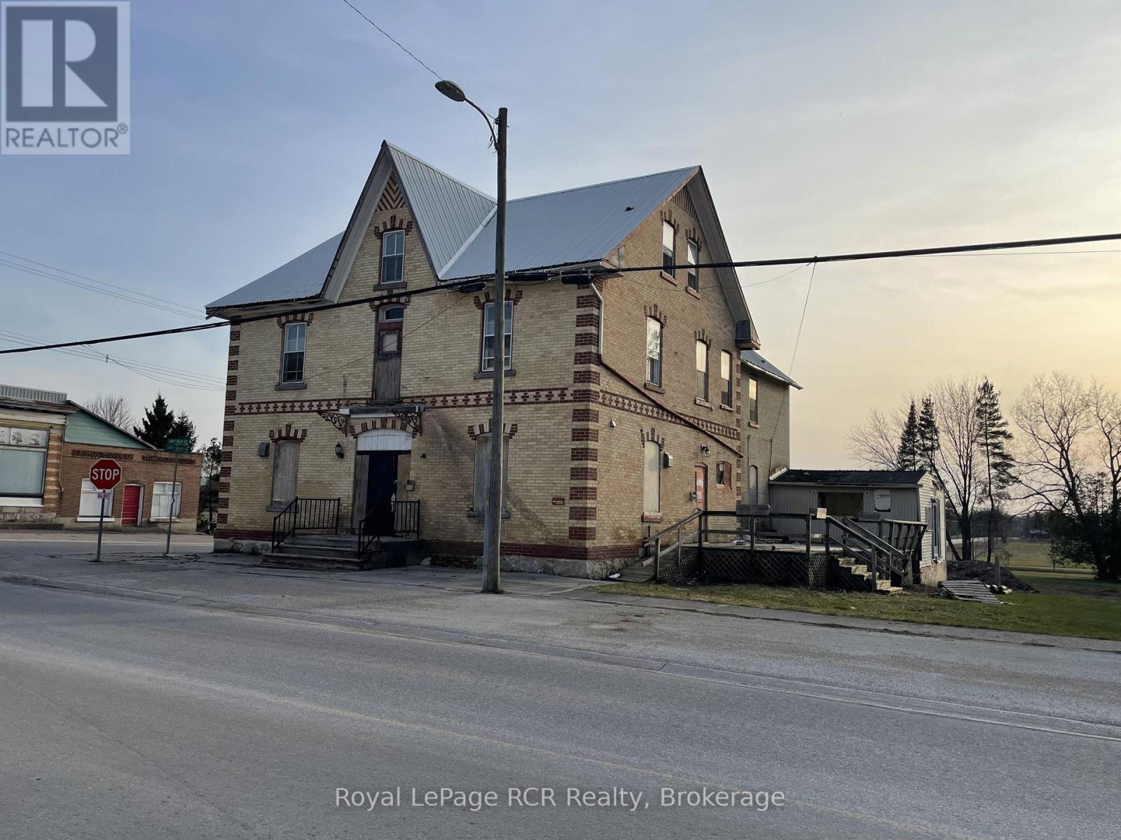












136188 GREY RD 40

,
Chatsworth,




Ontario
N0H1K0

