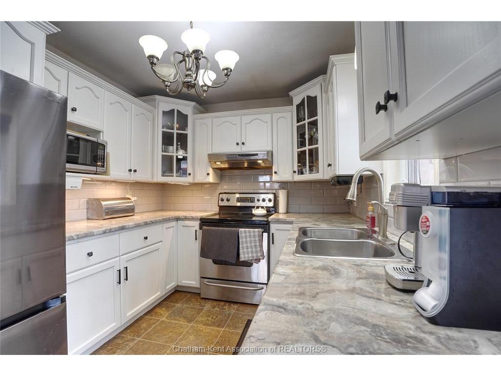 









59


Blossom

Place,
Chatham,




ON
N7L 5L4

