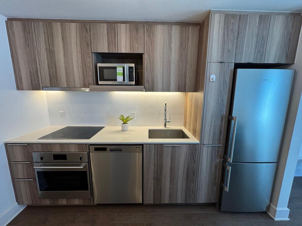 









101


Rue Peel

, 2059,
Montréal (Le Sud-Ouest),




QC
H3C0Y1

