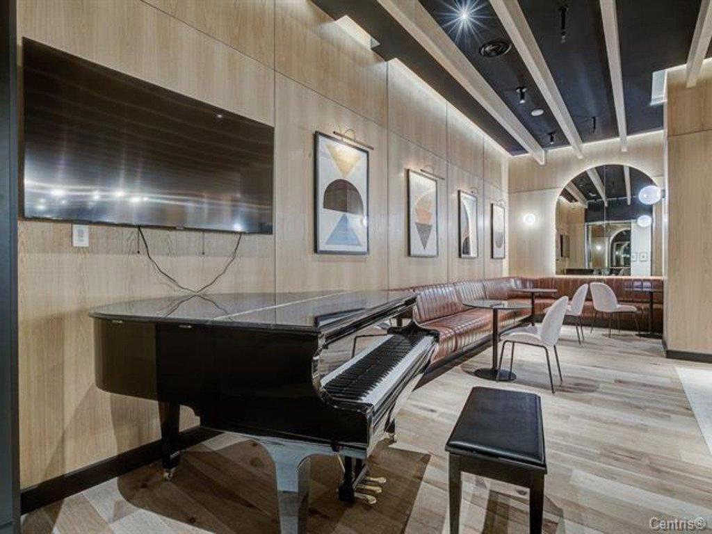 









101


Rue Peel

, 2059,
Montréal (Le Sud-Ouest),




QC
H3C0Y1

