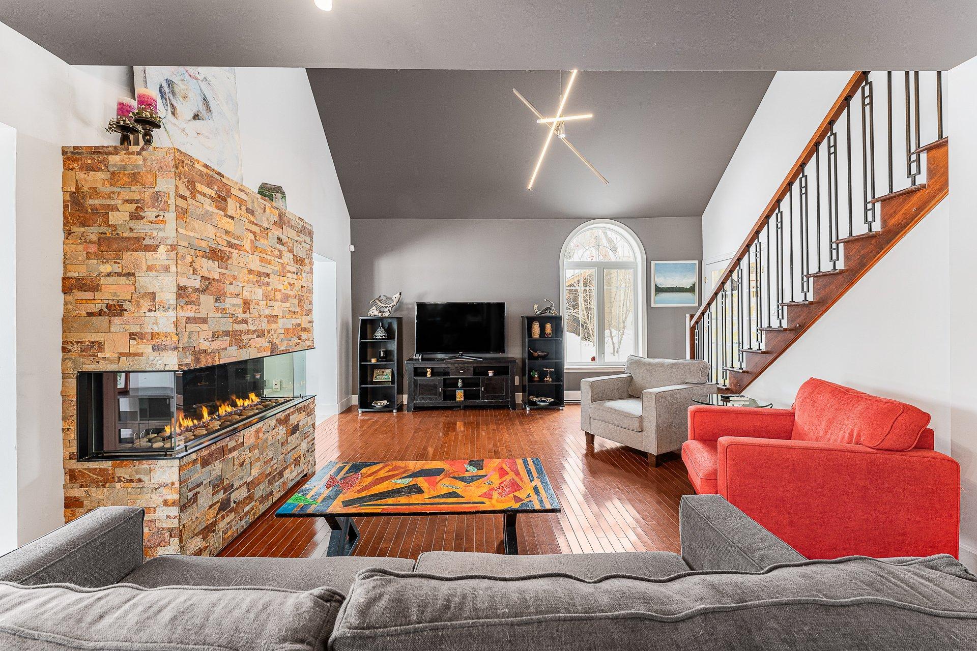 









43


Rue du Roitelet

,
Orford,




QC
J1X7N2

