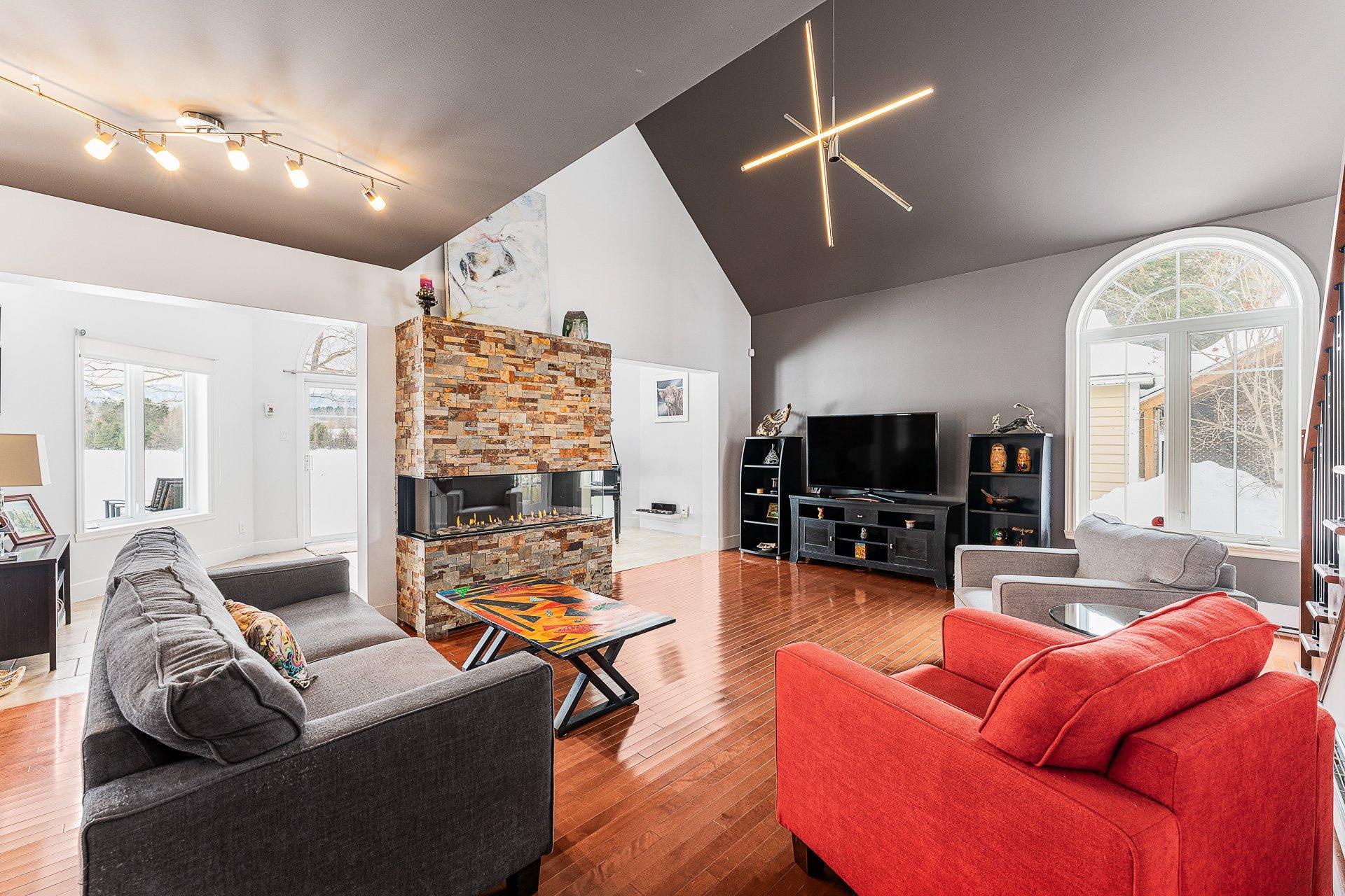 









43


Rue du Roitelet

,
Orford,




QC
J1X7N2

