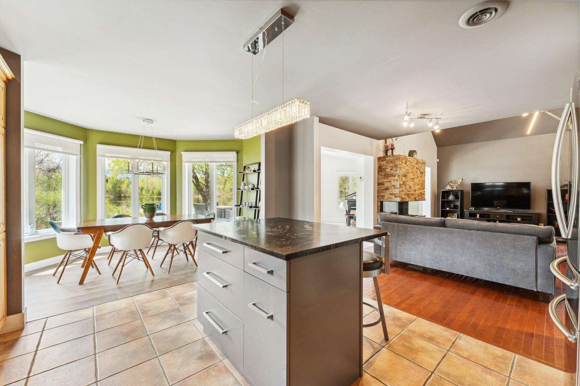 









43


Rue du Roitelet

,
Orford,




QC
J1X7N2

