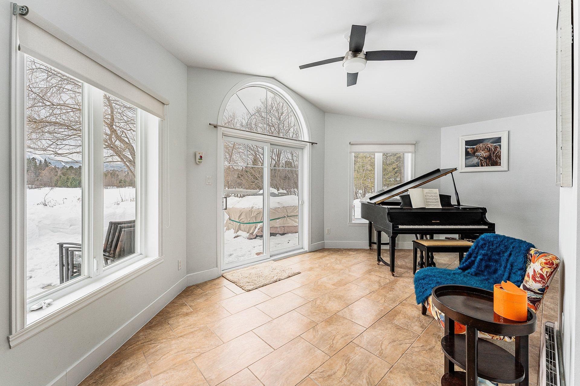 









43


Rue du Roitelet

,
Orford,




QC
J1X7N2

