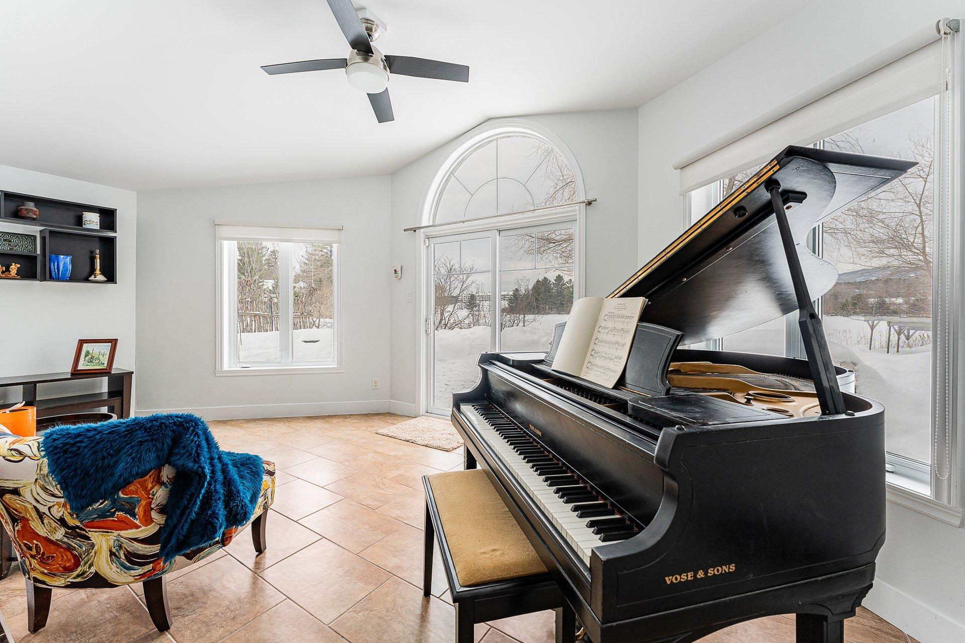









43


Rue du Roitelet

,
Orford,




QC
J1X7N2

