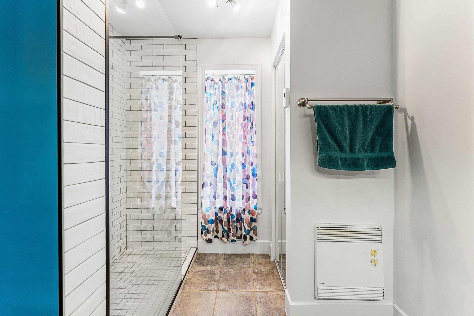 









43


Rue du Roitelet

,
Orford,




QC
J1X7N2

