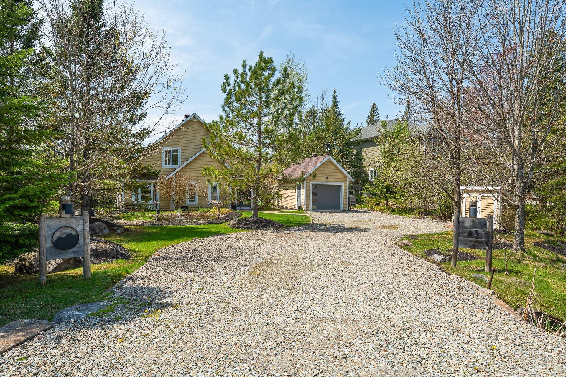 









43


Rue du Roitelet

,
Orford,




QC
J1X7N2


