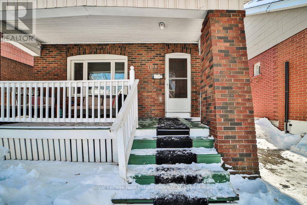 












1105 KING STREET W

,
Hamilton (Westdale),




Ontario
L8S1L8

