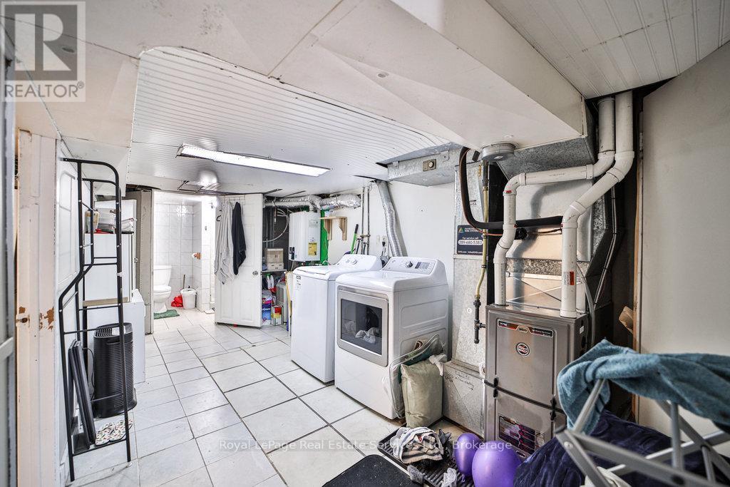 












1105 KING STREET W

,
Hamilton (Westdale),




Ontario
L8S1L8


