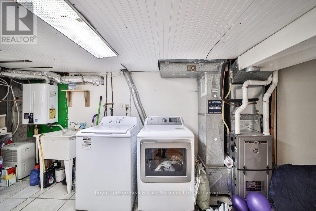 












1105 KING STREET W

,
Hamilton (Westdale),




Ontario
L8S1L8

