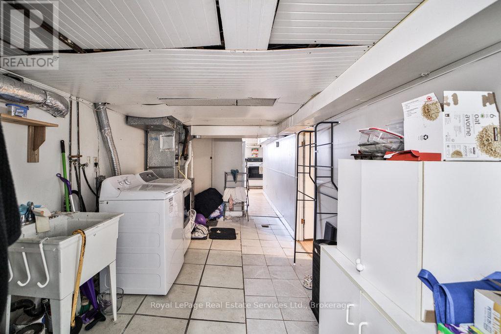 












1105 KING STREET W

,
Hamilton (Westdale),




Ontario
L8S1L8

