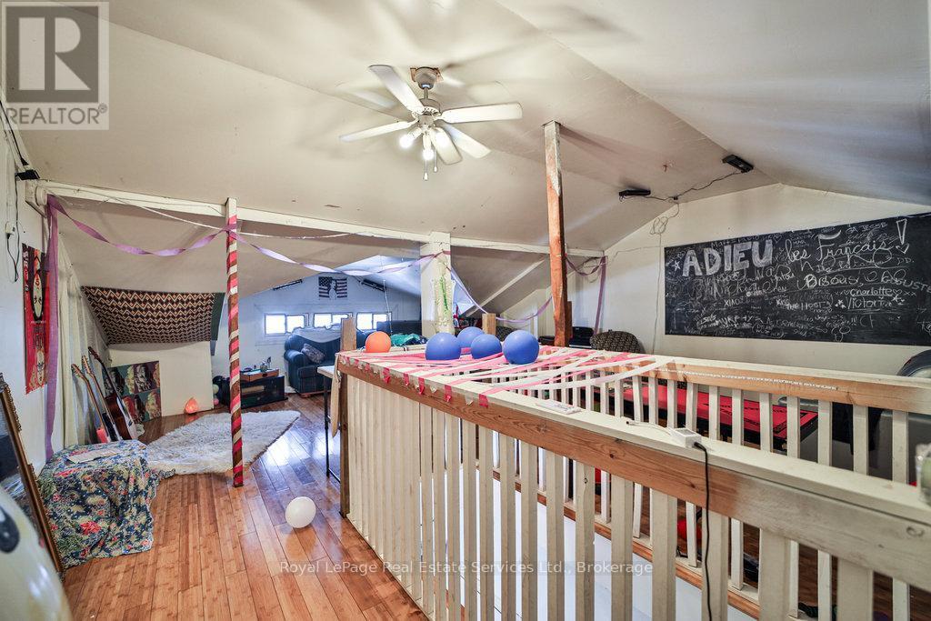 












1105 KING STREET W

,
Hamilton (Westdale),




Ontario
L8S1L8

