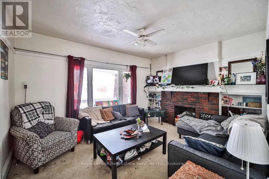 












1105 KING STREET W

,
Hamilton (Westdale),




Ontario
L8S1L8

