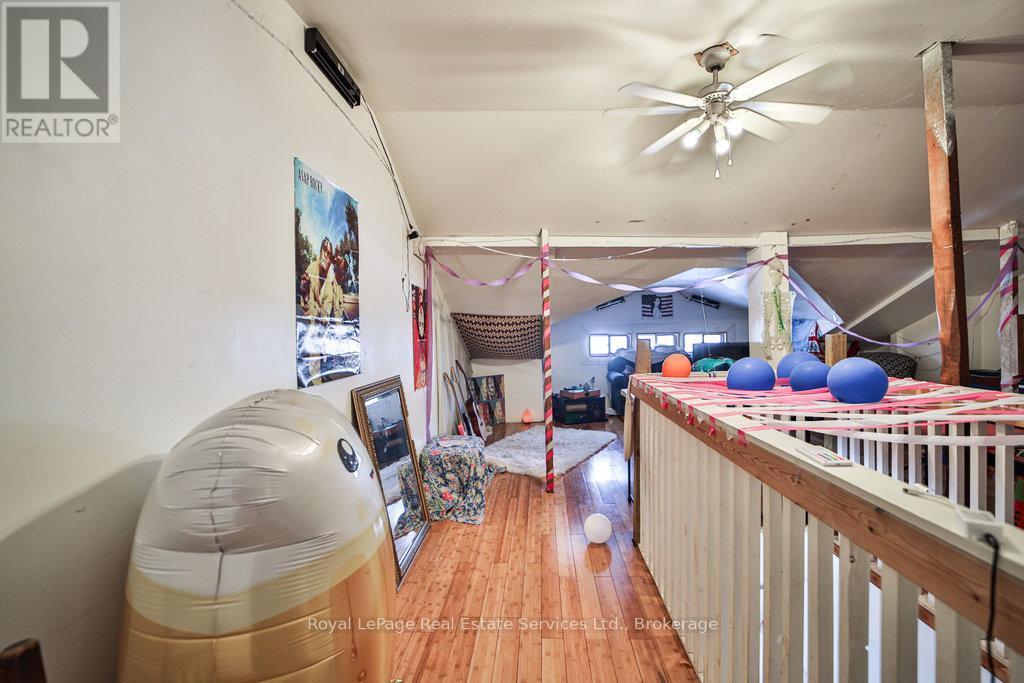 












1105 KING STREET W

,
Hamilton (Westdale),




Ontario
L8S1L8

