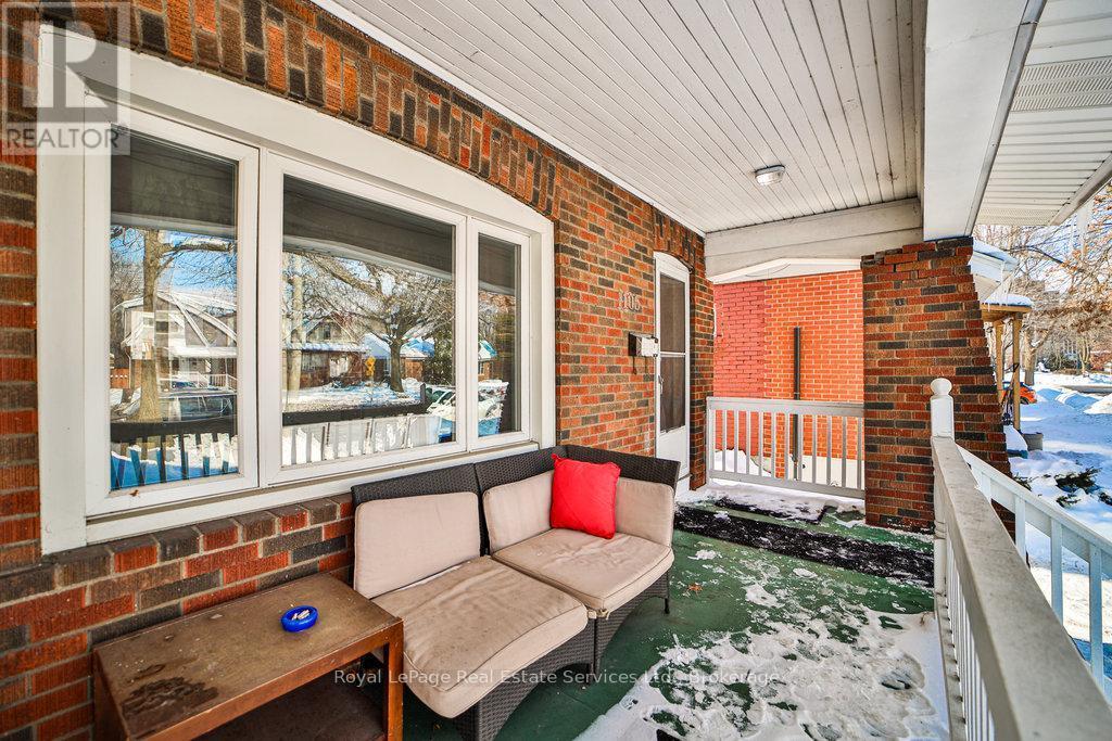 












1105 KING STREET W

,
Hamilton (Westdale),




Ontario
L8S1L8

