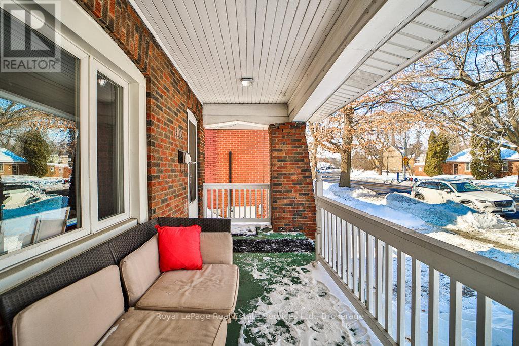 












1105 KING STREET W

,
Hamilton (Westdale),




Ontario
L8S1L8

