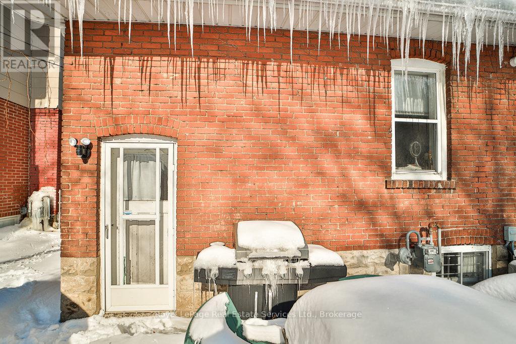 












1105 KING STREET W

,
Hamilton (Westdale),




Ontario
L8S1L8

