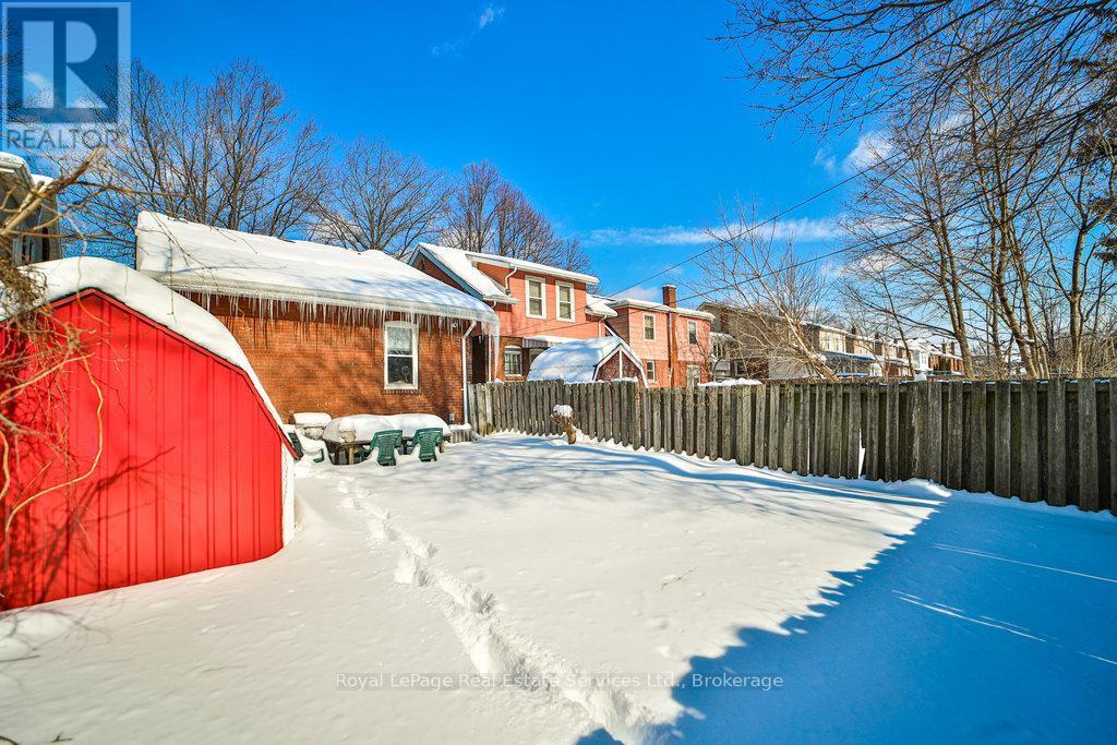 












1105 KING STREET W

,
Hamilton (Westdale),




Ontario
L8S1L8

