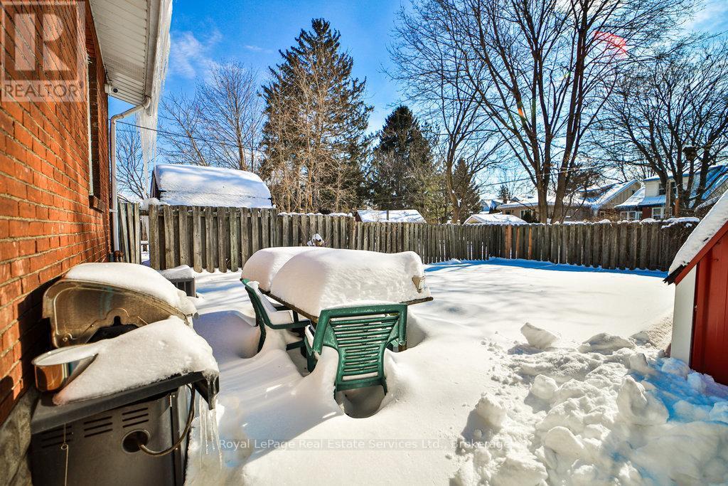 












1105 KING STREET W

,
Hamilton (Westdale),




Ontario
L8S1L8

