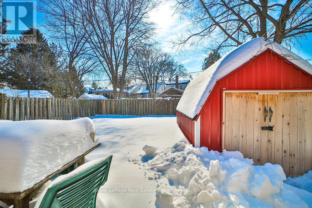












1105 KING STREET W

,
Hamilton (Westdale),




Ontario
L8S1L8

