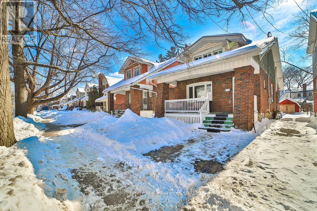 












1105 KING STREET W

,
Hamilton (Westdale),




Ontario
L8S1L8

