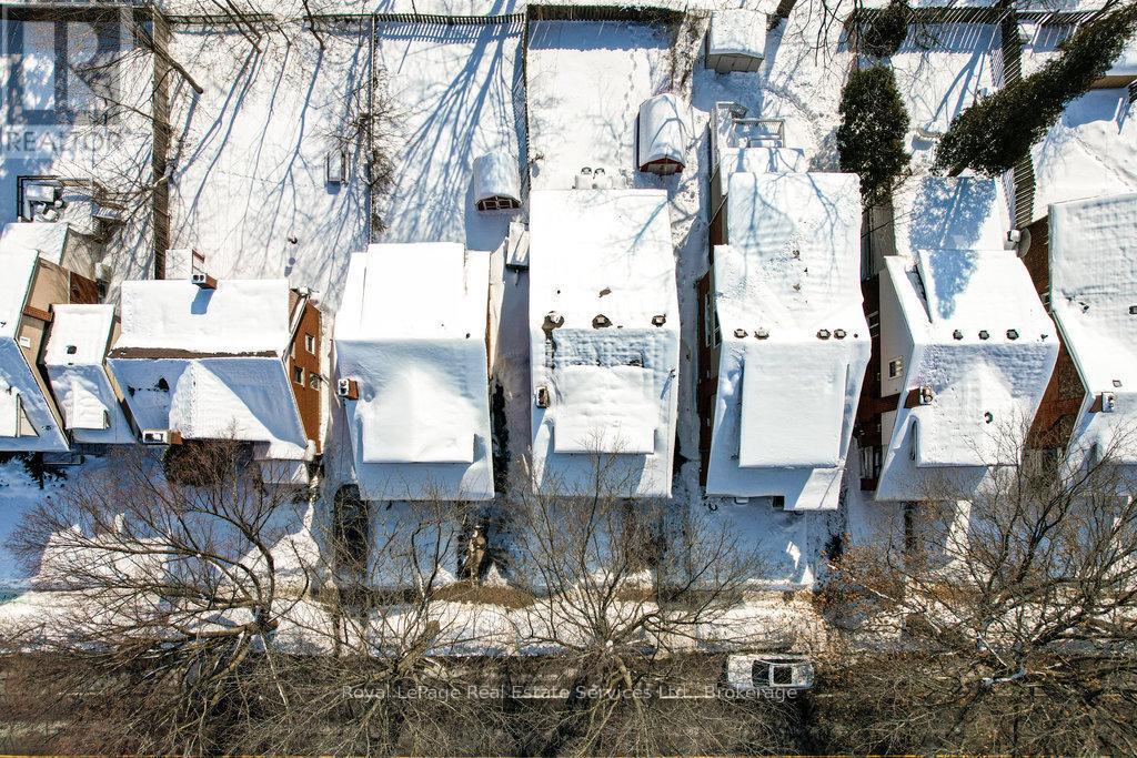 












1105 KING STREET W

,
Hamilton (Westdale),




Ontario
L8S1L8

