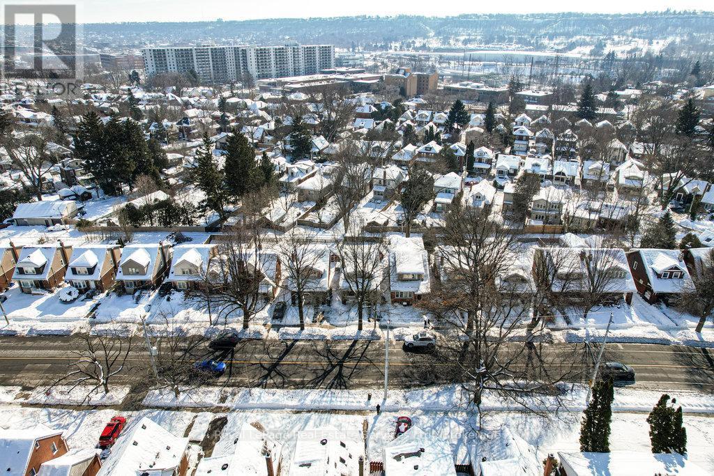 












1105 KING STREET W

,
Hamilton (Westdale),




Ontario
L8S1L8

