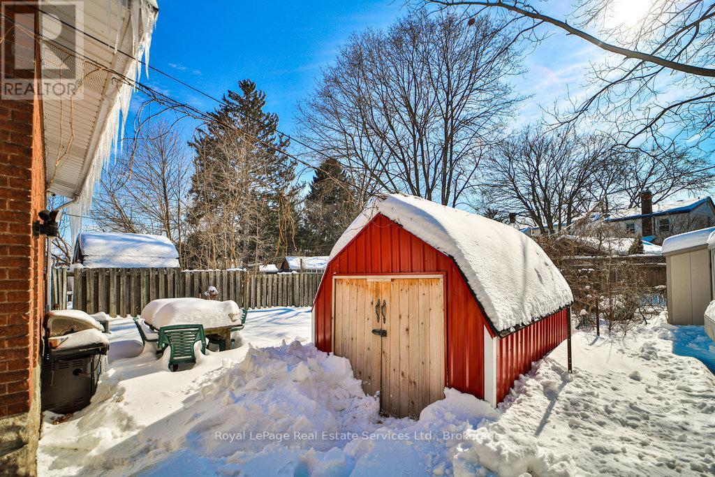












1105 KING STREET W

,
Hamilton (Westdale),




Ontario
L8S1L8

