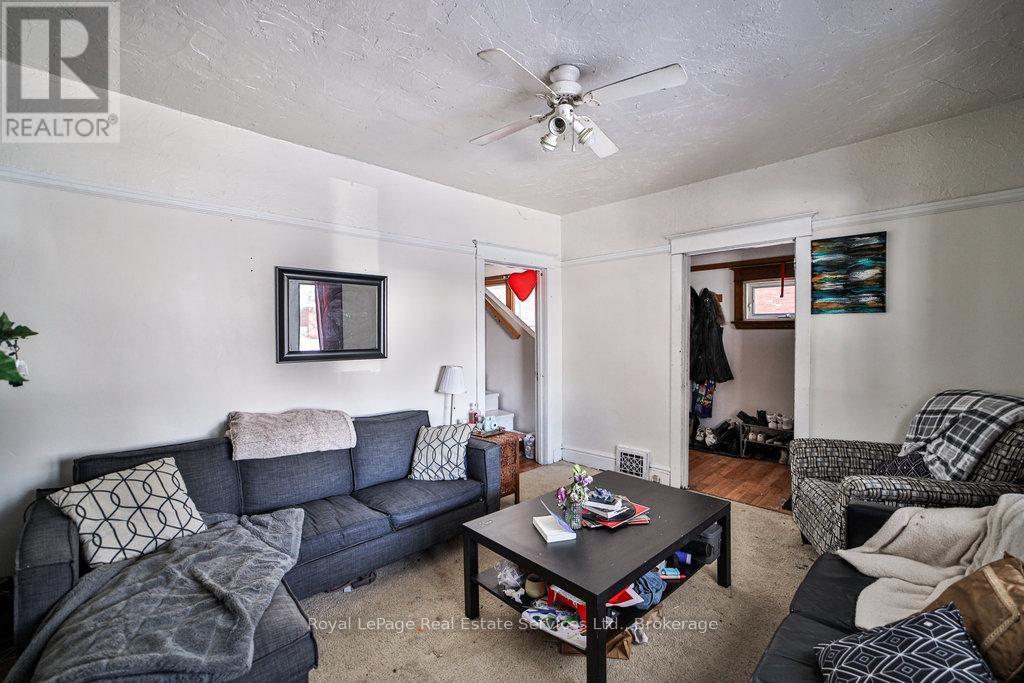 












1105 KING STREET W

,
Hamilton (Westdale),




Ontario
L8S1L8

