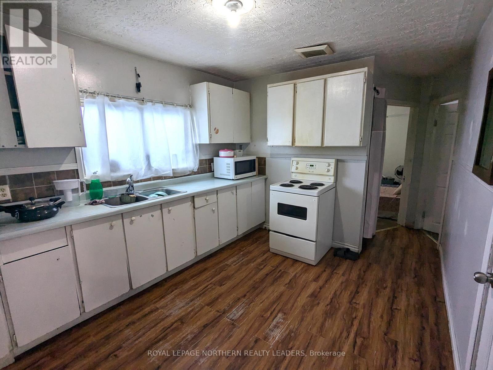 












11-15 AURA LAKE STREET

,
Timmins (SCH - Main Area),




Ontario
P0N1G0

