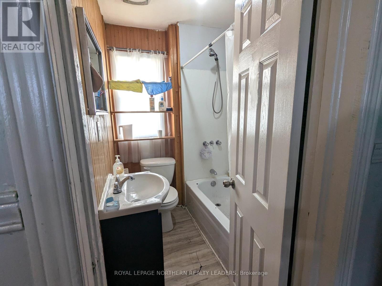












11-15 AURA LAKE STREET

,
Timmins (SCH - Main Area),




Ontario
P0N1G0

