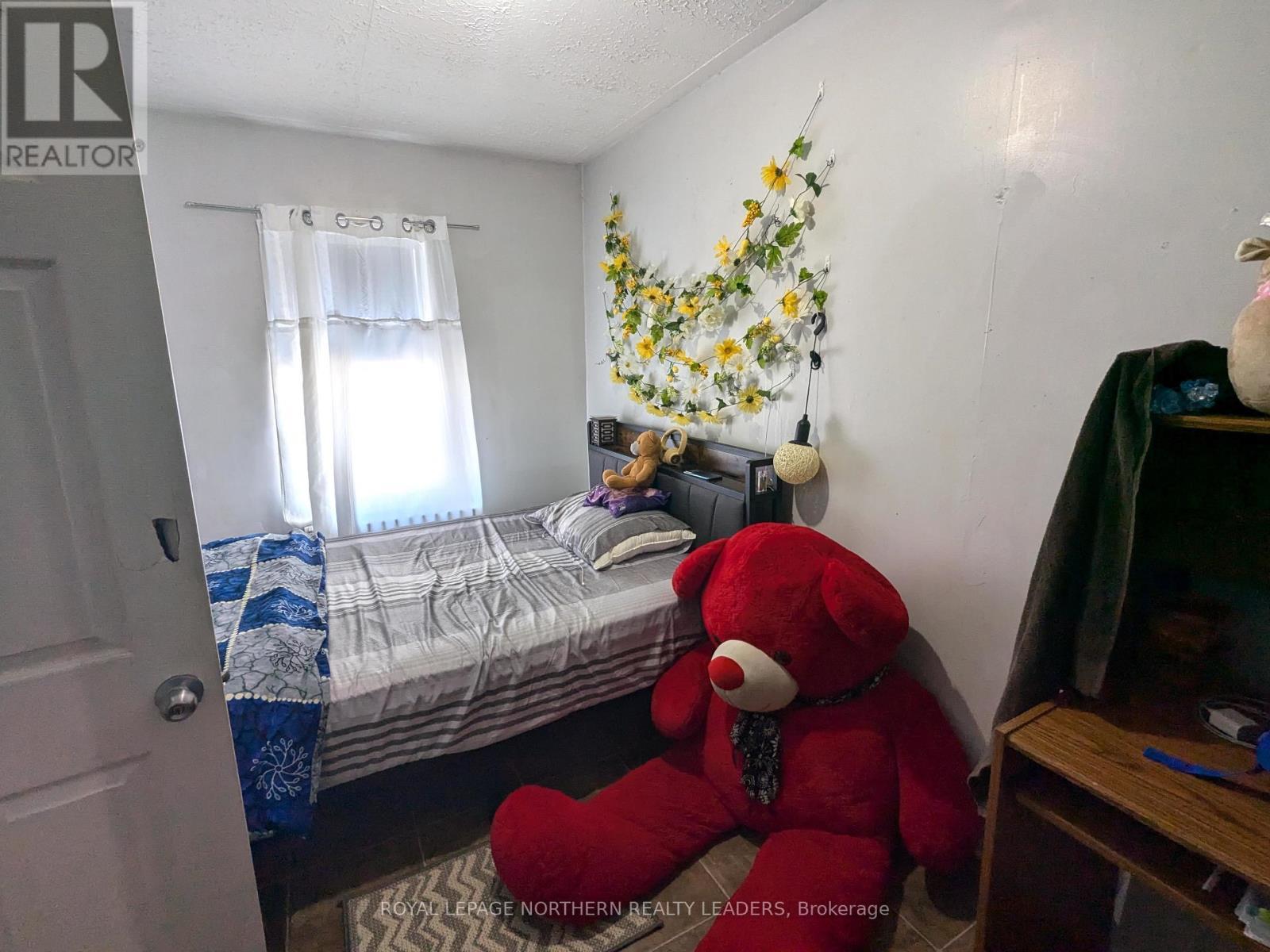 












11-15 AURA LAKE STREET

,
Timmins (SCH - Main Area),




Ontario
P0N1G0

