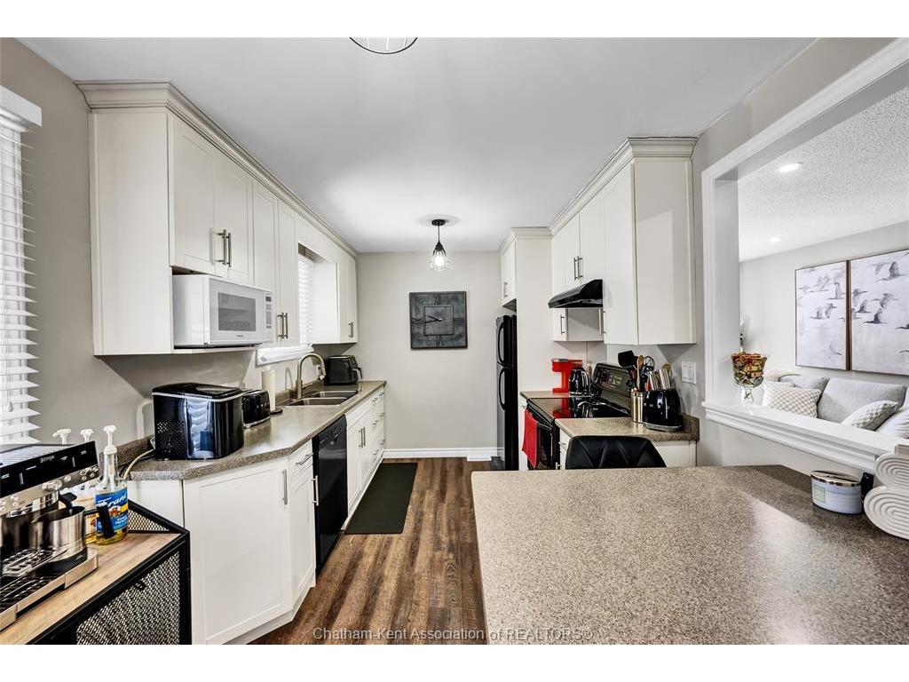 









695


Park

Avenue West, A,
Chatham,




ON
N7M1X3

