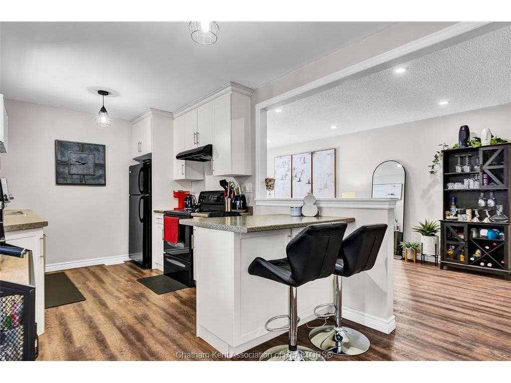 









695


Park

Avenue West, A,
Chatham,




ON
N7M1X3


