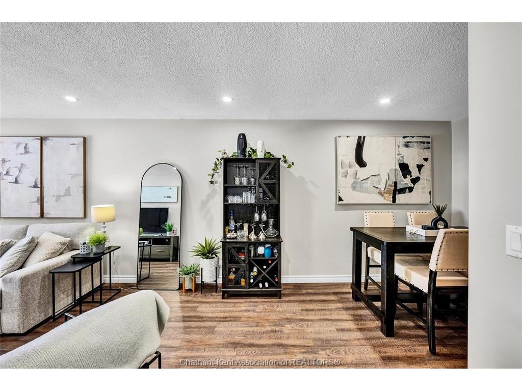 









695


Park

Avenue West, A,
Chatham,




ON
N7M1X3

