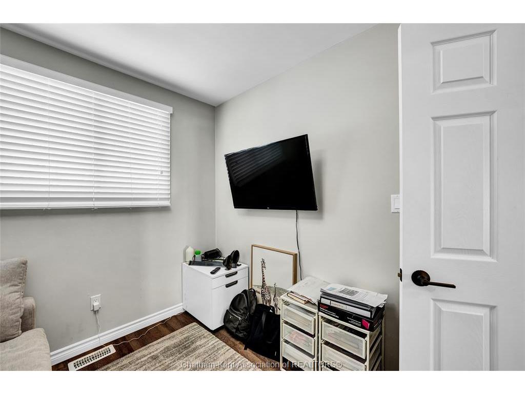 









695


Park

Avenue West, A,
Chatham,




ON
N7M1X3


