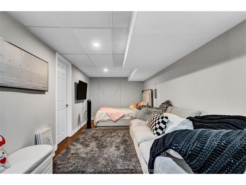 









695


Park

Avenue West, A,
Chatham,




ON
N7M1X3

