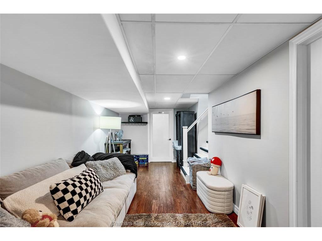 









695


Park

Avenue West, A,
Chatham,




ON
N7M1X3

