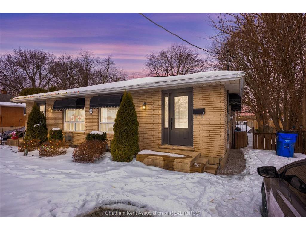 









695


Park

Avenue West, A,
Chatham,




ON
N7M1X3

