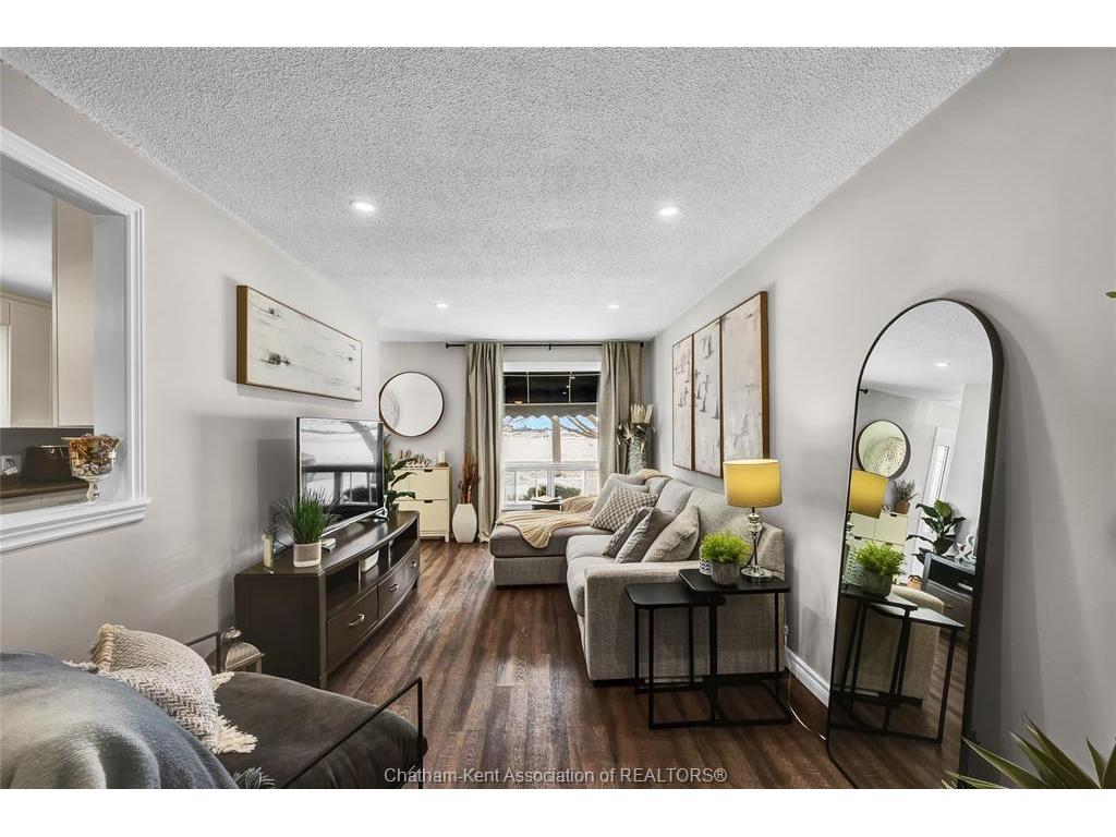









695


Park

Avenue West, A,
Chatham,




ON
N7M1X3

