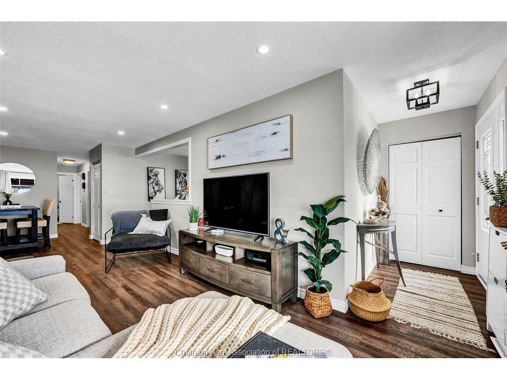 









695


Park

Avenue West, A,
Chatham,




ON
N7M1X3

