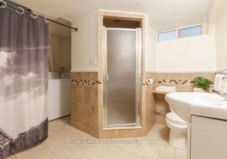 









256


Charlton

Avenue East,
Hamilton,




ON
L8N 1Z1

