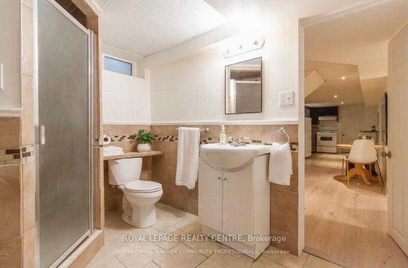 









256


Charlton

Avenue East,
Hamilton,




ON
L8N 1Z1

