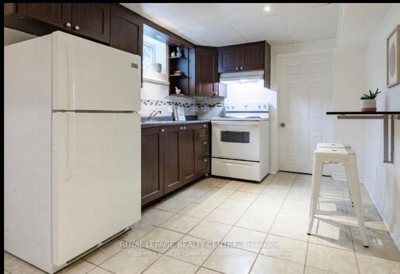 









256


Charlton

Avenue East,
Hamilton,




ON
L8N 1Z1


