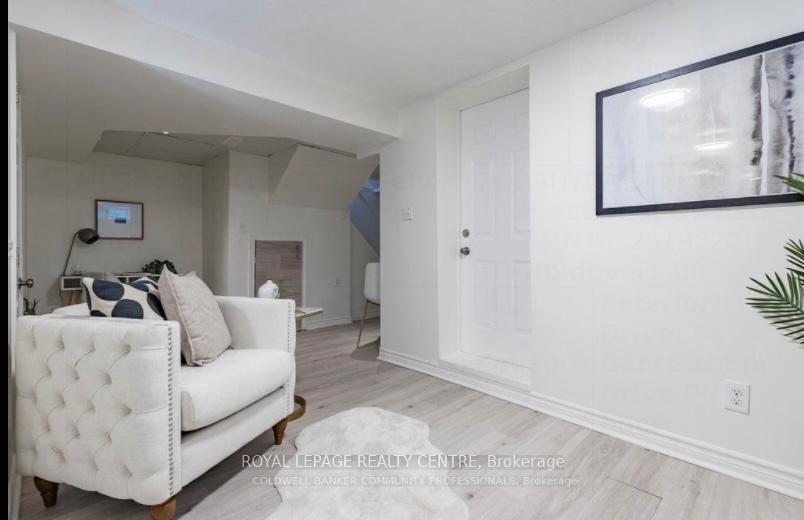 









256


Charlton

Avenue East,
Hamilton,




ON
L8N 1Z1

