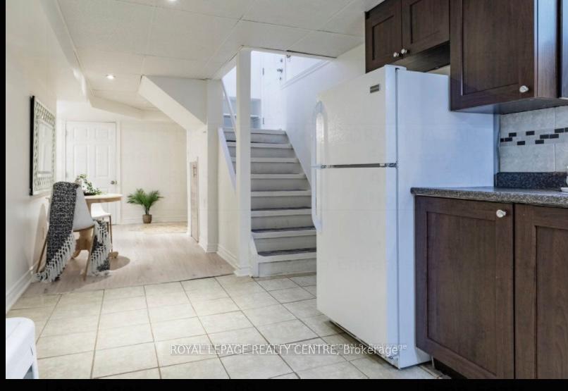 









256


Charlton

Avenue East,
Hamilton,




ON
L8N 1Z1

