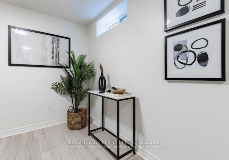 









256


Charlton

Avenue East,
Hamilton,




ON
L8N 1Z1

