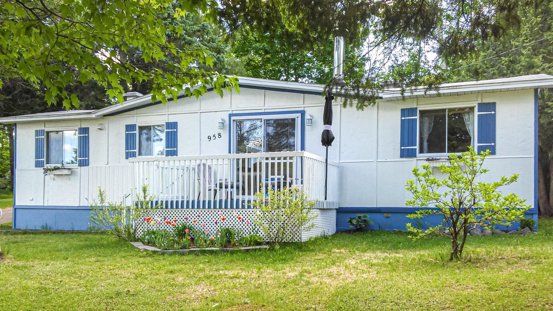 









958


Ch. des Habitations-des-Monts

,
Saint-Sauveur,




QC
J0R1R3

