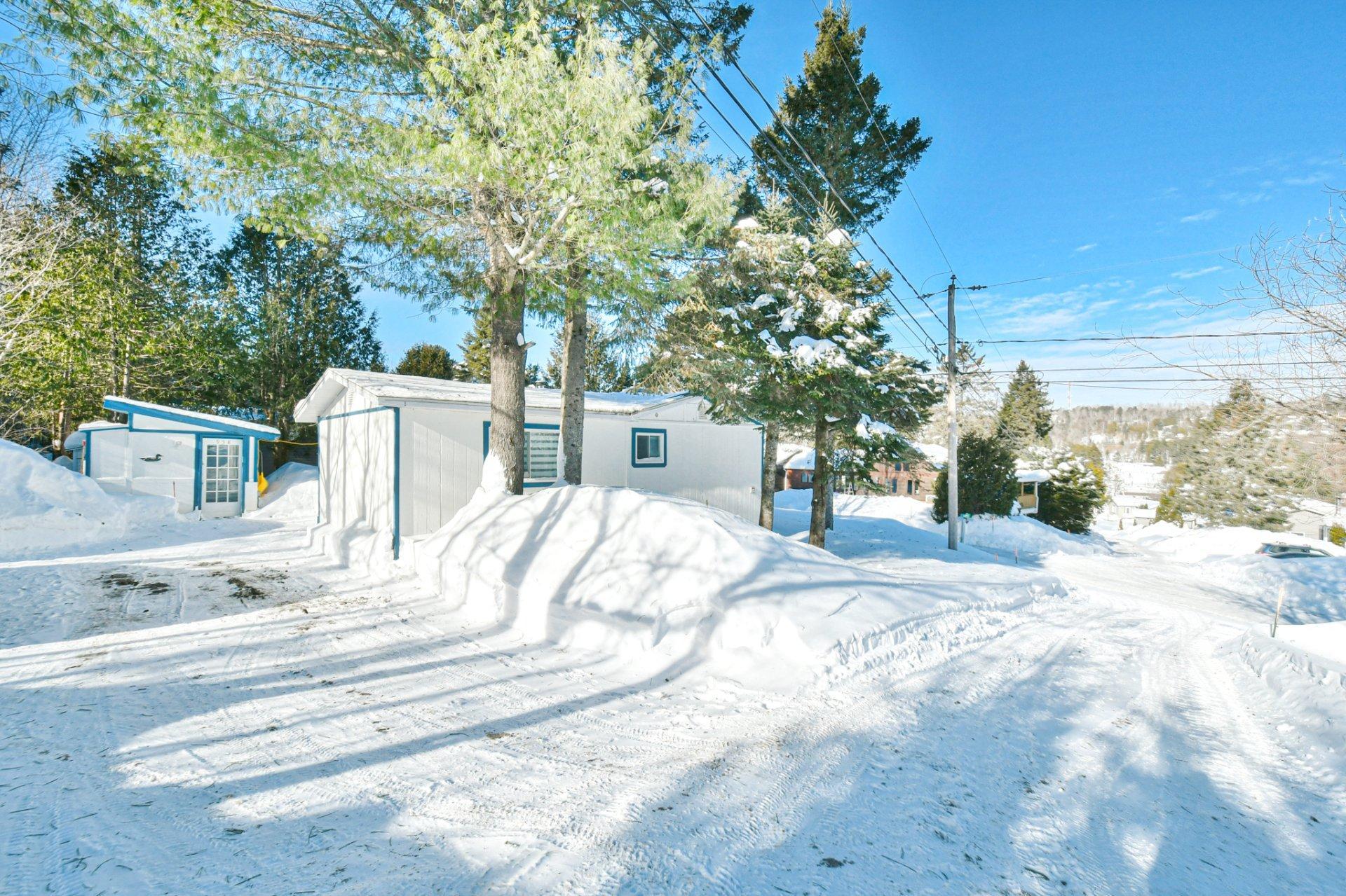 









958


Ch. des Habitations-des-Monts

,
Saint-Sauveur,




QC
J0R1R3

