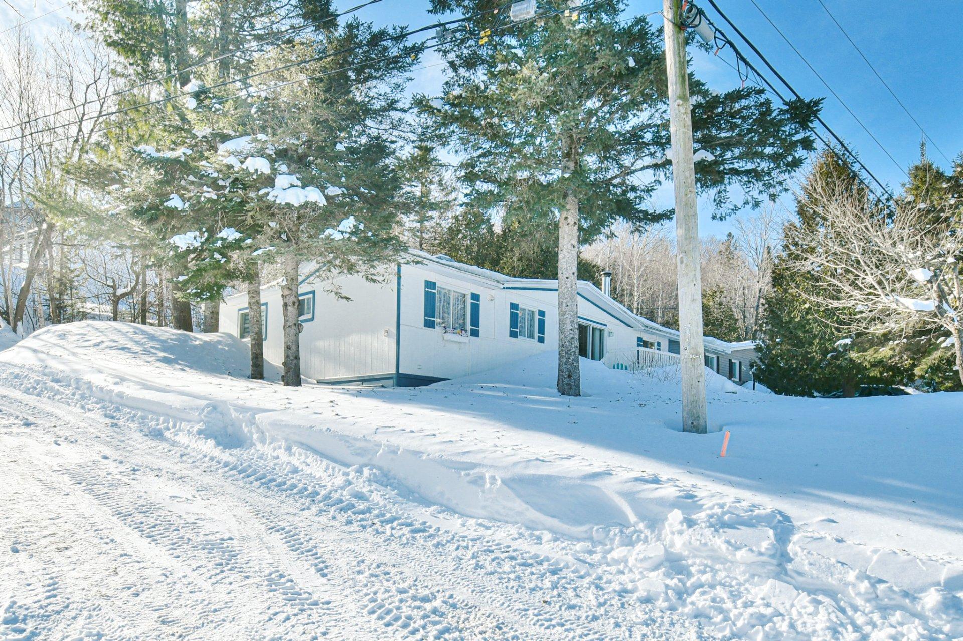 









958


Ch. des Habitations-des-Monts

,
Saint-Sauveur,




QC
J0R1R3

